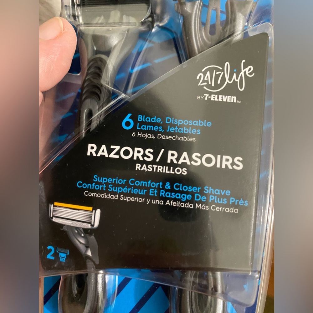 Razors - Picture 3 of 3